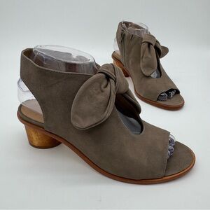 Bernardo Luna Gray Suede Leather Knot Bow Zip Open Toe Round Block Heel Size 6.5